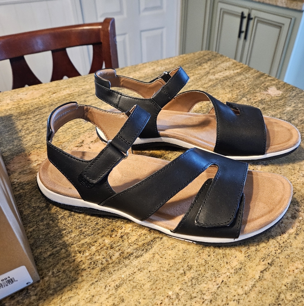 BRAND NEW Earth Black Leather Sandals SZ 12